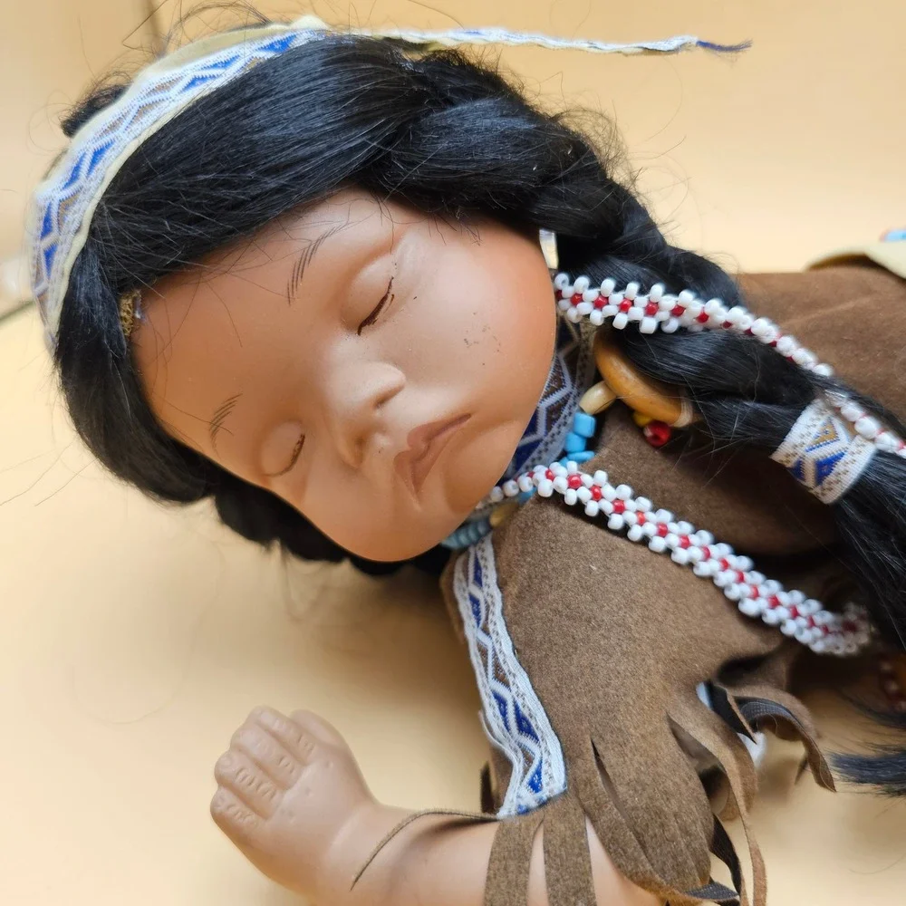 Native American Indian Porcelain Doll Beaded Sleeping  Detailed Outfit‎ Headband